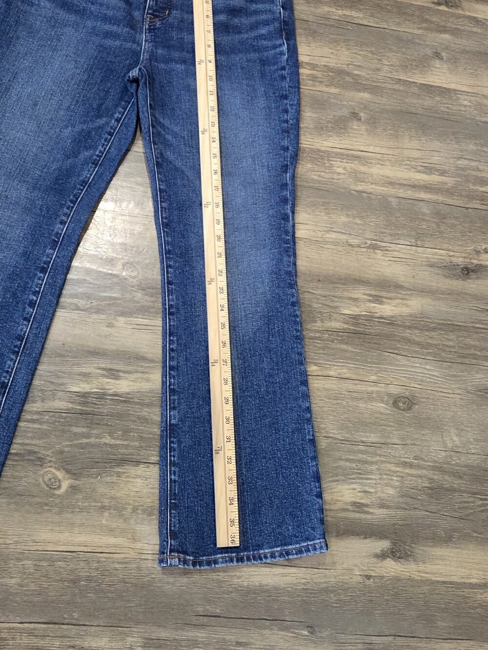 Madewell Mid-Rise Kick Out Jeans Medium Wash Cropped Demi Flare Size 28 - Picture 3 of 7